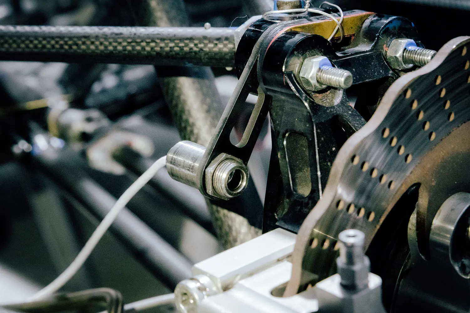 레이싱 스포츠에서의 적외선 솔루션: 정밀한 실시간 온도 측정